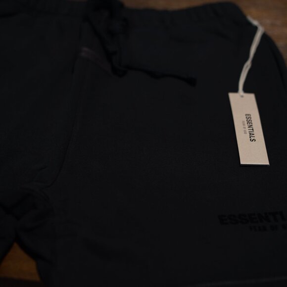 Fear of God Essentials Stretch Limo Shorts - Picture 3 of 5